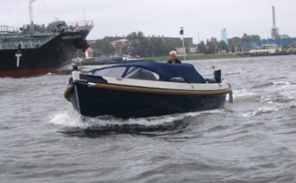 Beispielhaftes Motorboot